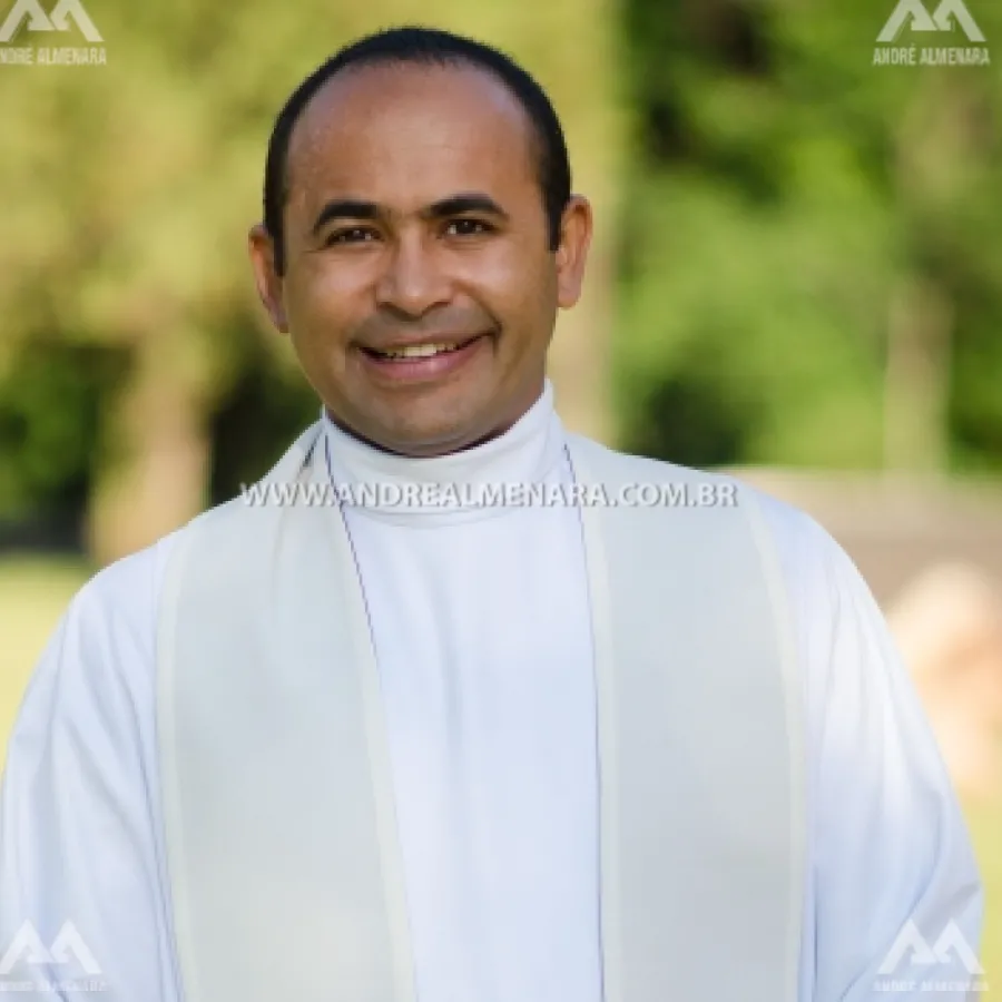 PADRE DE PARANACITY APANHA DE BANDIDOS DURANTE ASSALTO EM MARINGÁ. LADRÕES LEVAM DINHEIRO E CARRO DA VÍTIMA.