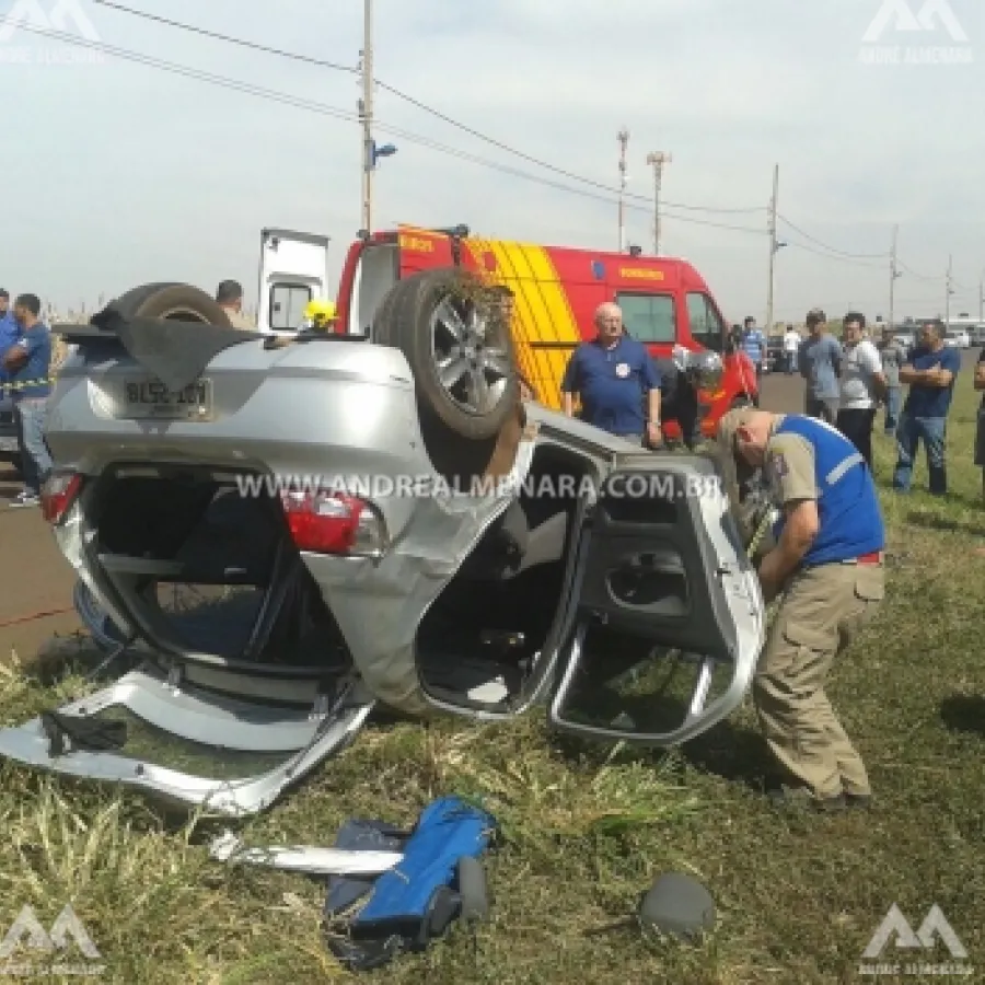 CAPOTAMENTO DE AUTOMÓVEL NA RODOVIA DE PAIÇANDU MOBILIZA CORPO DE BOMBEIROS DE MARINGÁ.