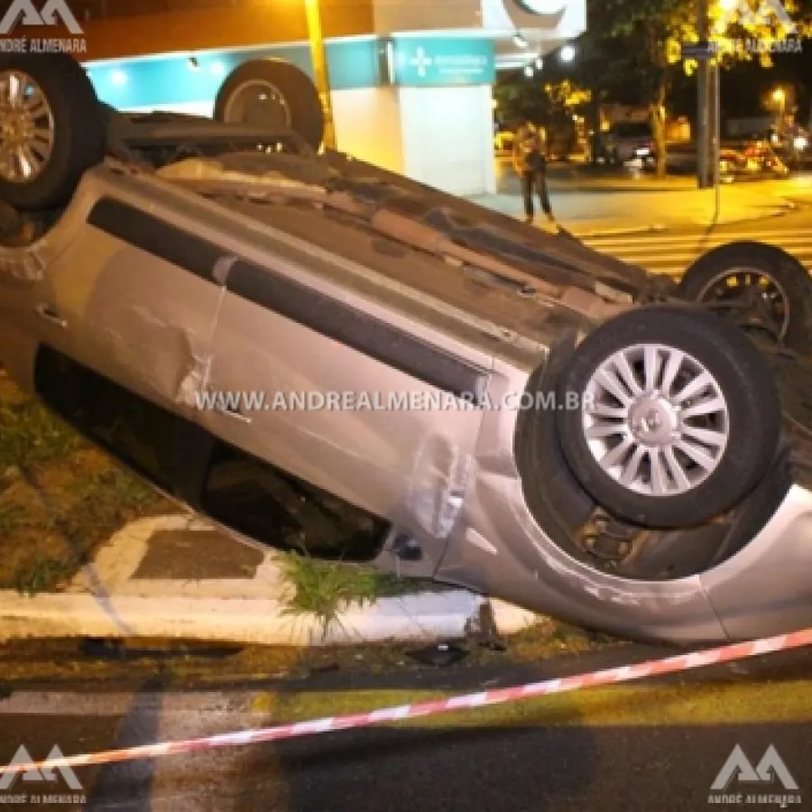 MAIS UM ACIDENTE COM CAPOTAMENTO EM MARINGÁ. MOTORISTA DE 30 ANOS FICA FERIDO.