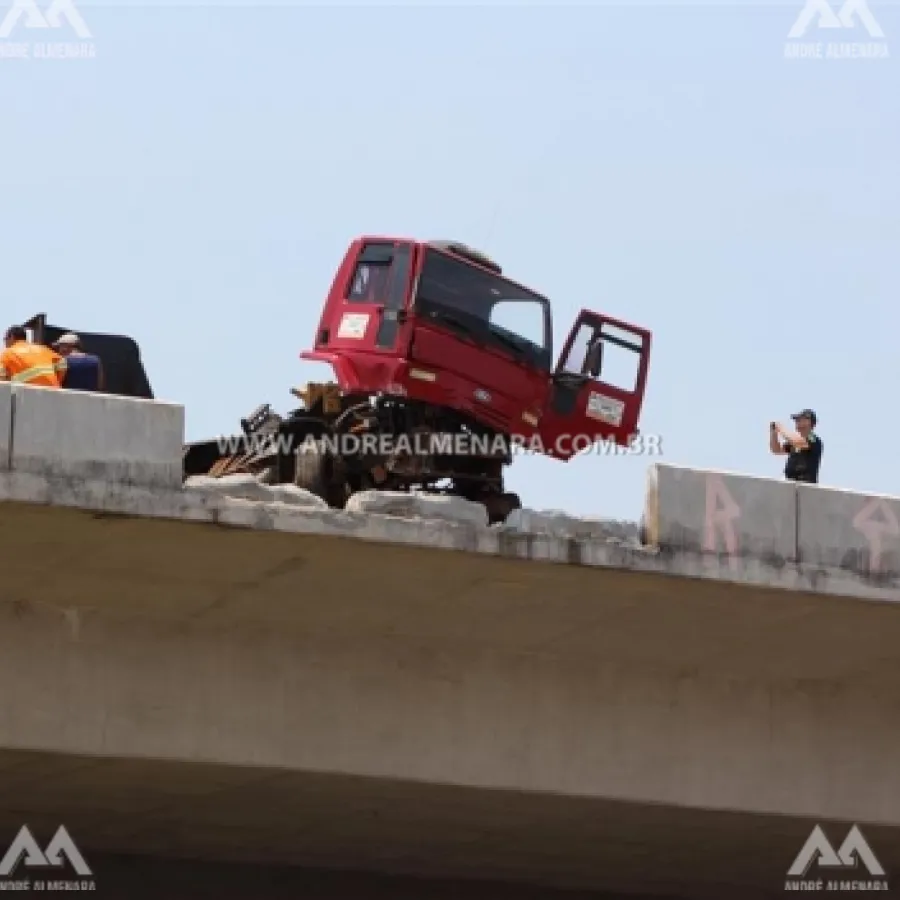 CAMINHÃO QUASE DESPENCA DO CONTORNO NORTE EM MARINGÁ