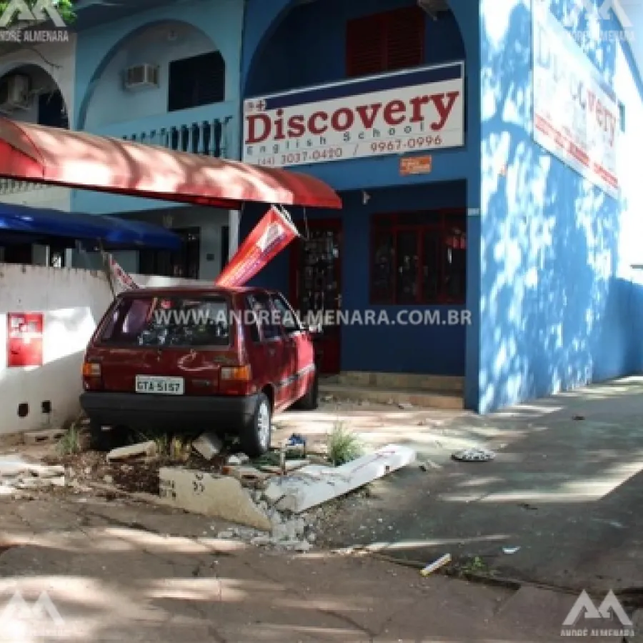 MOTORISTA INVADE PREFERENCIAL E ESCOLA DE INGLÊS EM MARINGÁ