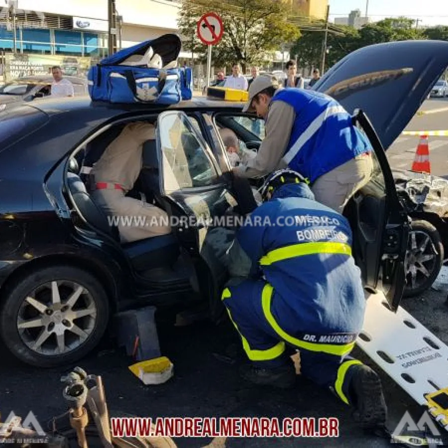 Falha no sistema de freio de automóvel causa acidente com vítimas na Avenida Colombo em Maringá