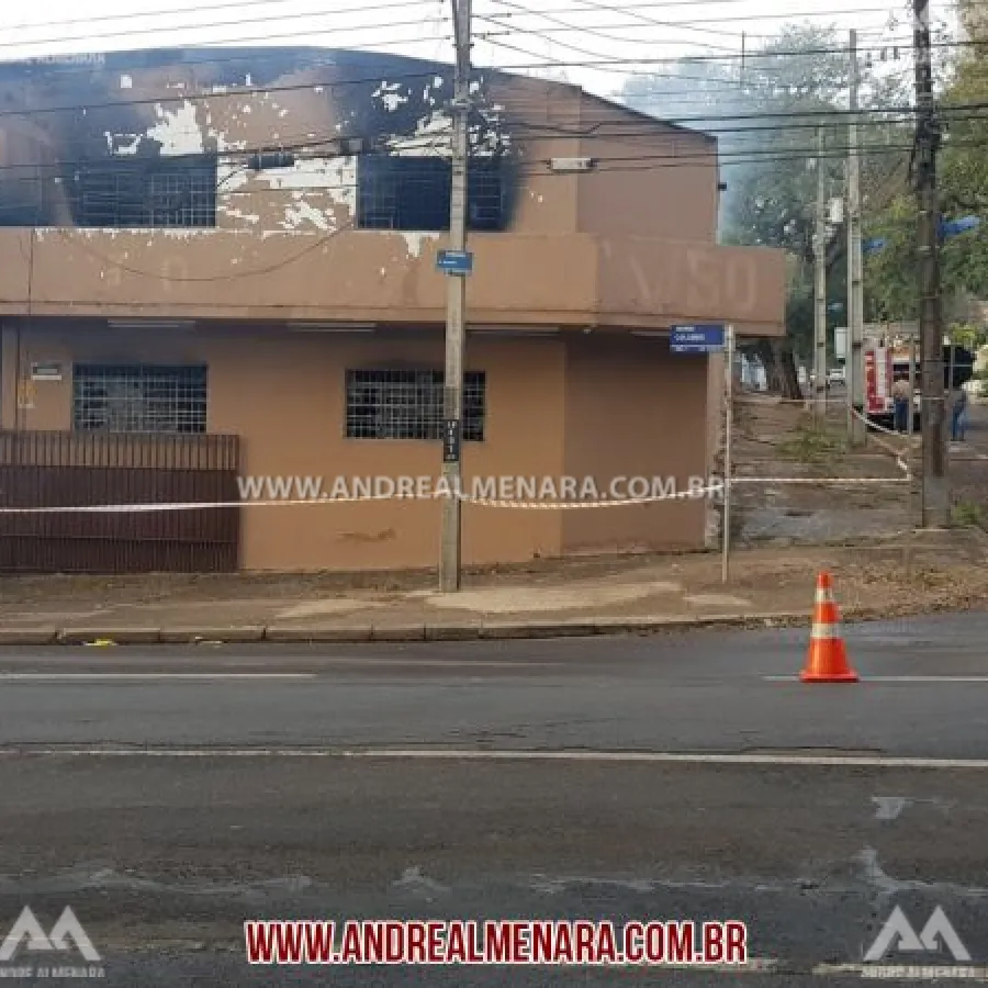 Barracão de festa fica destruído após incêndio em Maringá