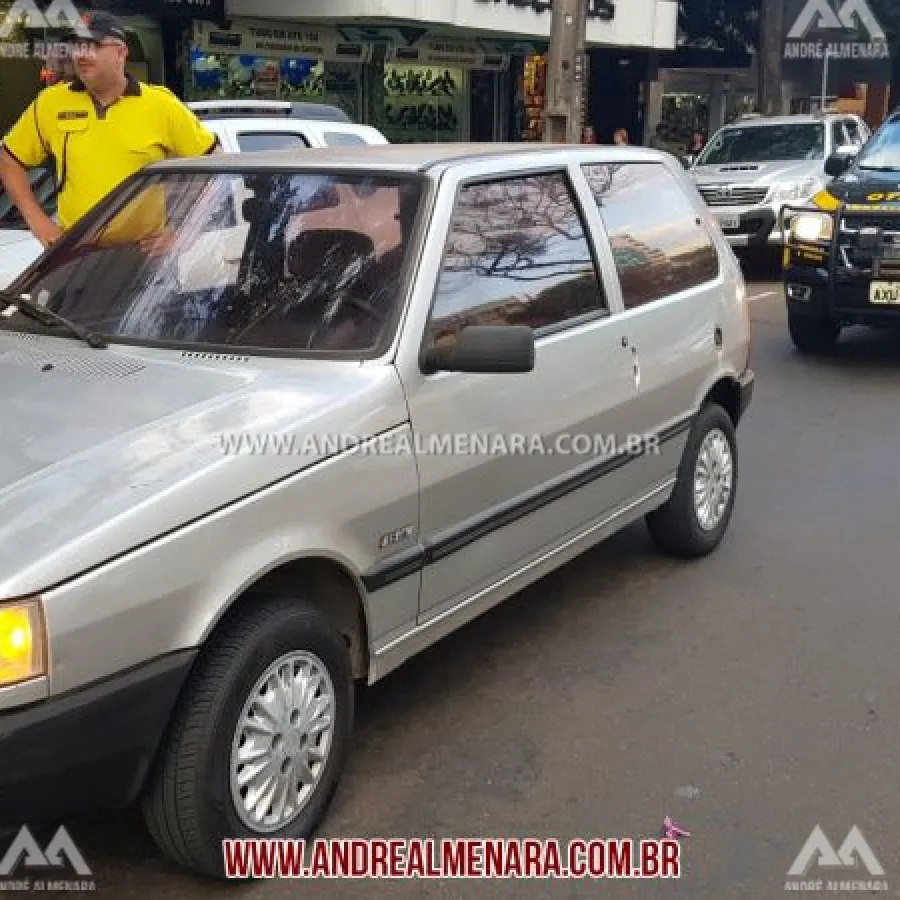Agentes de trânsito recuperam carro furtado no centro de Maringá