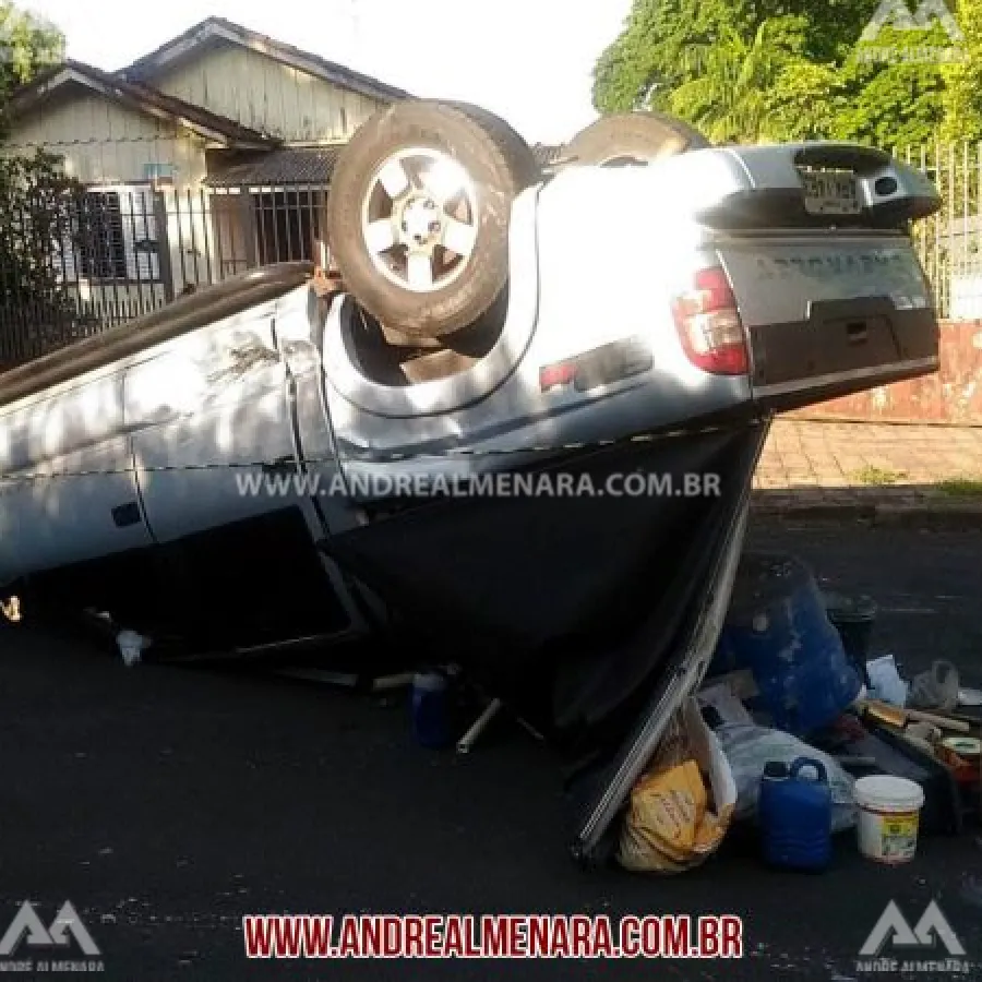 Camionete capota em acidente registrado na Vila Morangueira