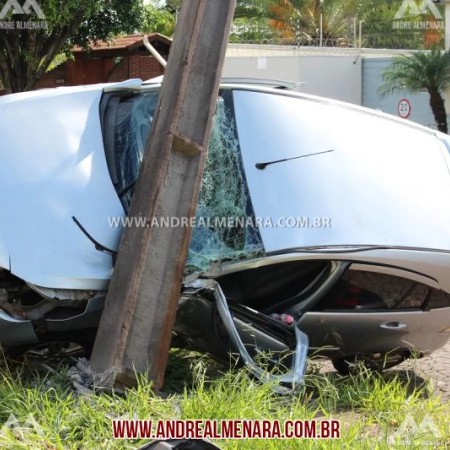 Motorista causa acidente derrubando postes em Maringá