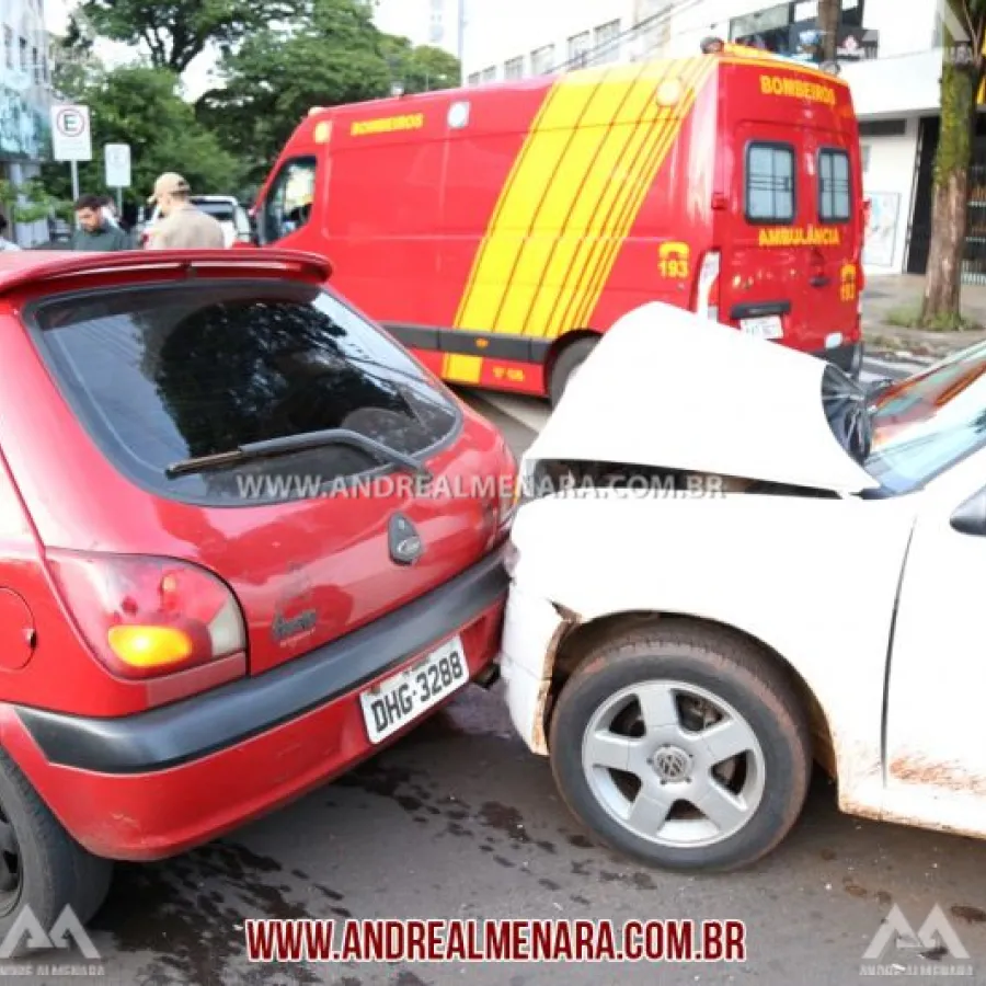 Mulher fica ferida em acidente no centro de Maringá