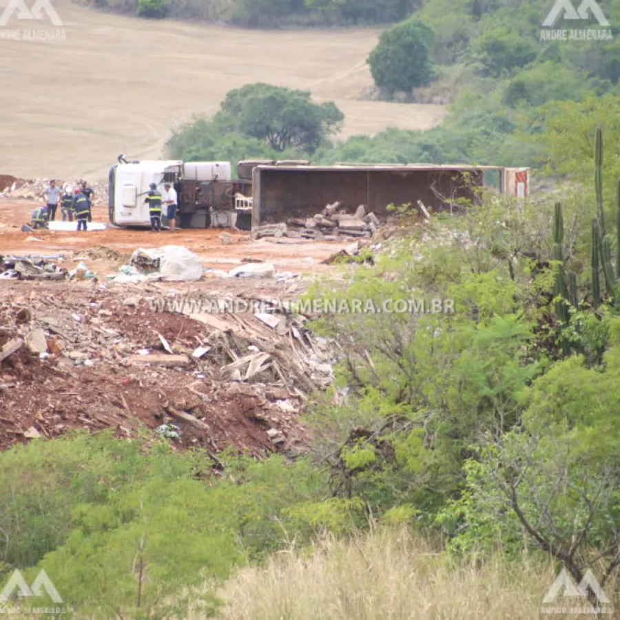 Trabalhador morre esmagado após carreta tombar em Maringá