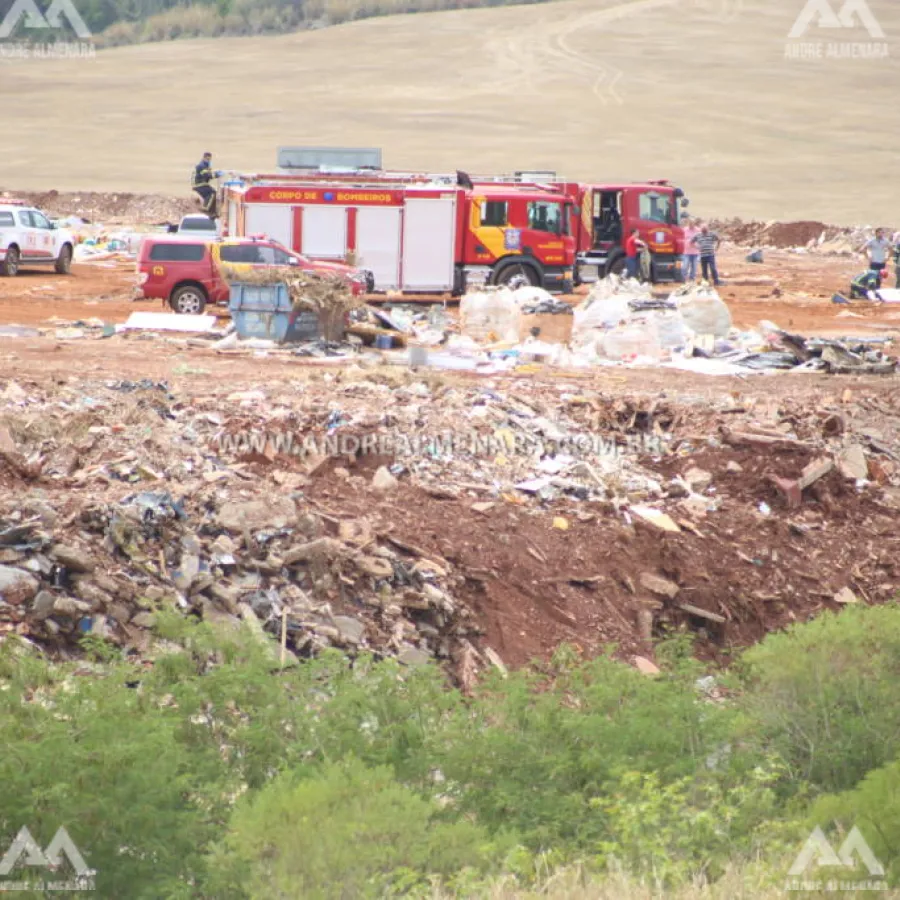 Trabalhador morre esmagado após carreta tombar em Maringá