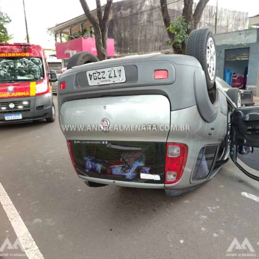 Mulher é socorrida após capotar veículo na Avenida Tuiuti em Maringá