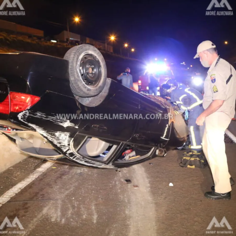 Motorista capota automóvel no Contorno Norte em Maringá