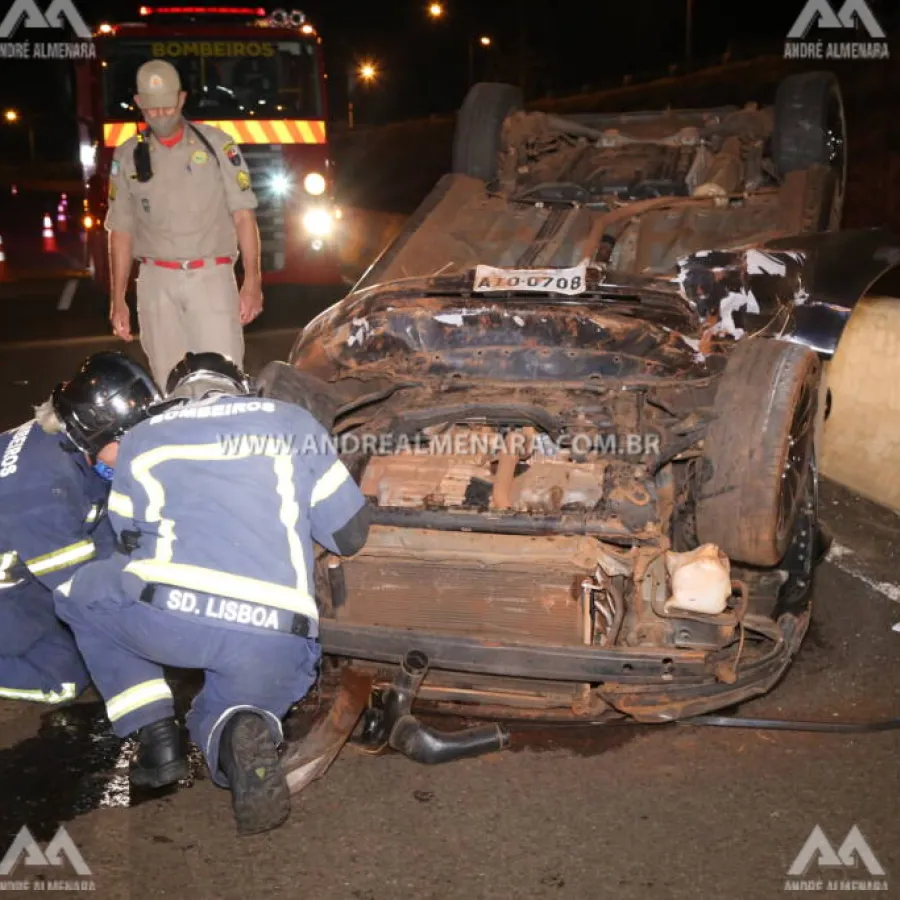 Motorista capota automóvel no Contorno Norte em Maringá