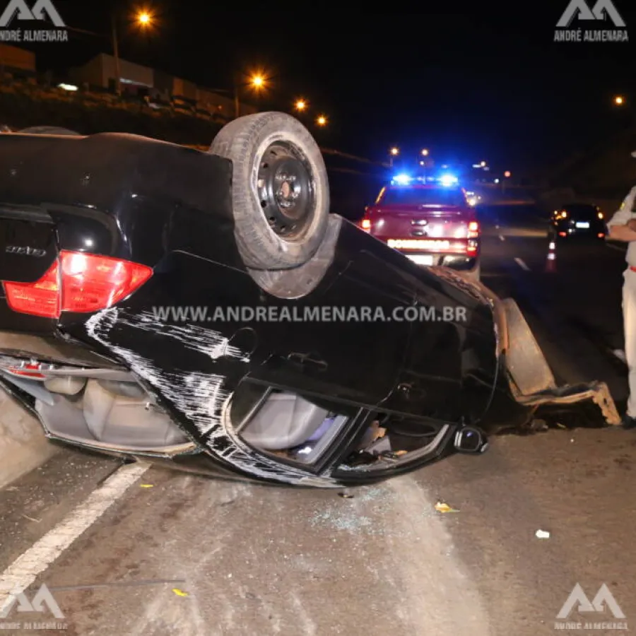 Motorista capota automóvel no Contorno Norte em Maringá