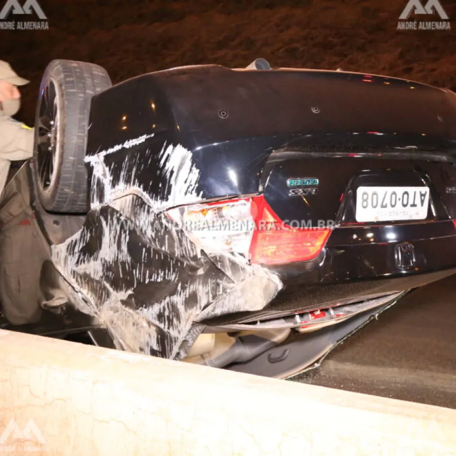 Motorista capota automóvel no Contorno Norte em Maringá