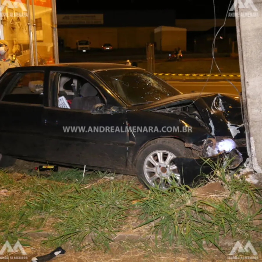 Ladrões batem carro em poste após praticarem crimes em Maringá