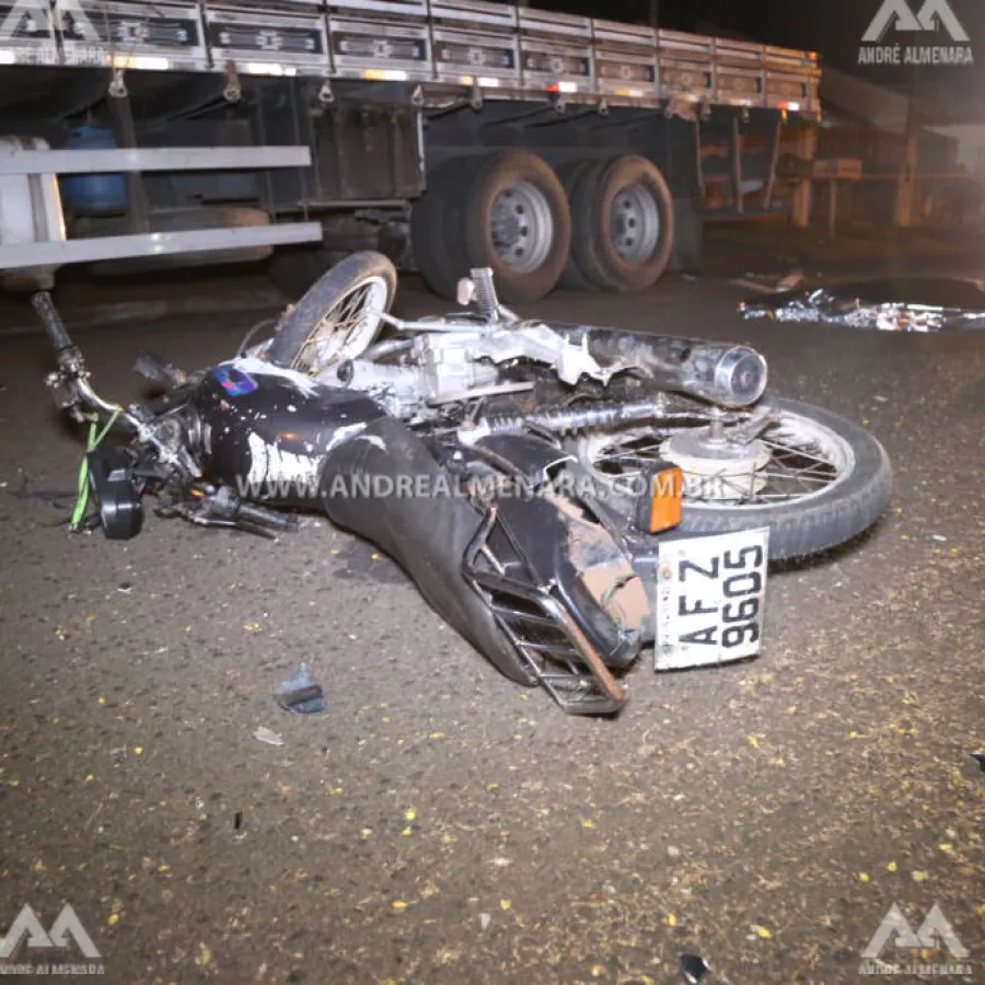 Motociclista morre ao bater na traseira de caminhão estacionado