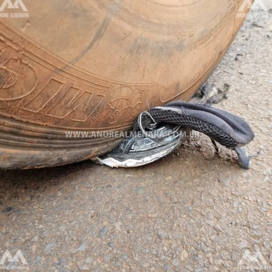 Rodados de caminhão passam por cima de perna de motociclista