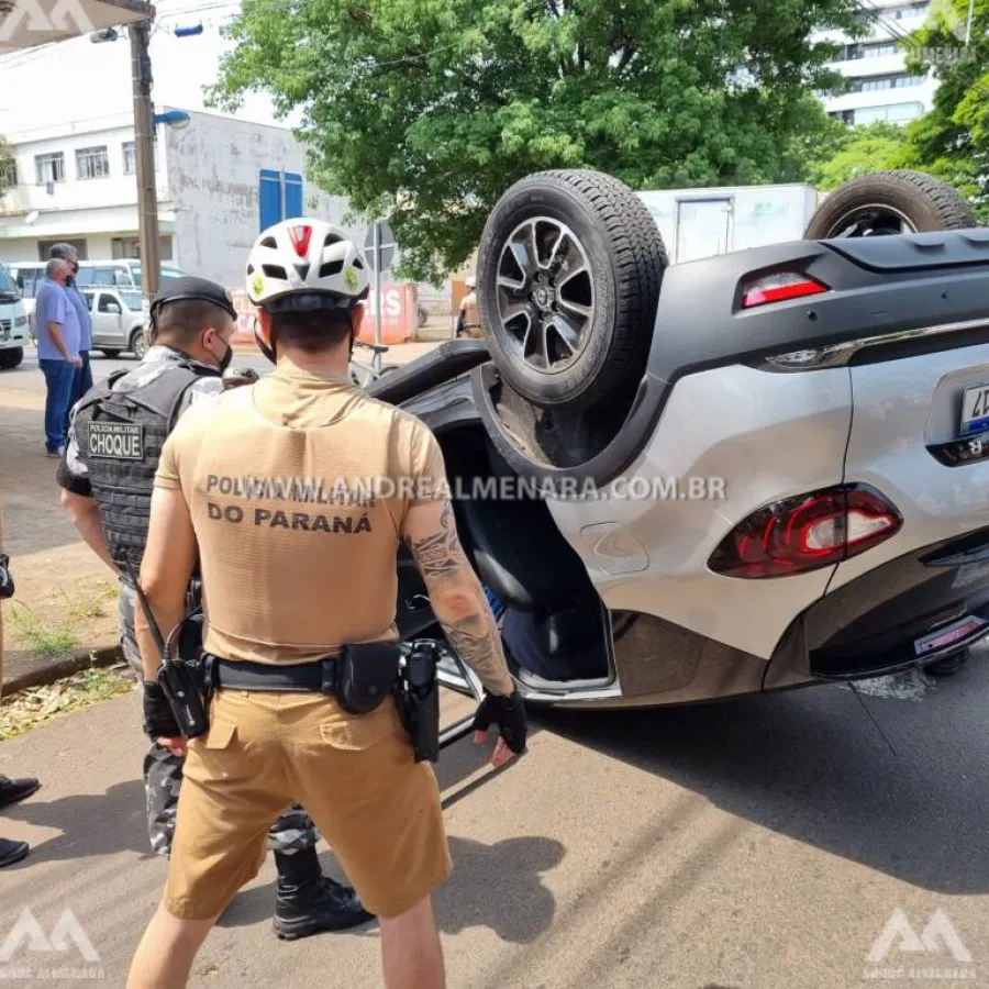 Batida entre dois automóveis deixa motorista ferido