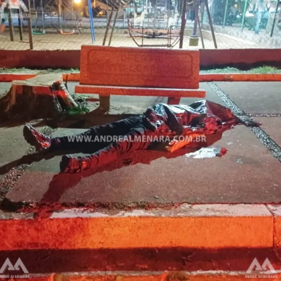 Rapaz é morto a tiros em praça pública no centro de Mandaguaçu