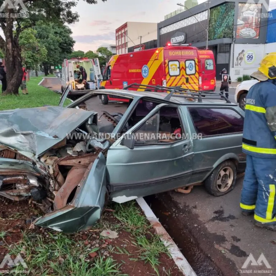 Três pessoas ficam feridas em acidente na Avenida Colombo em Maringá