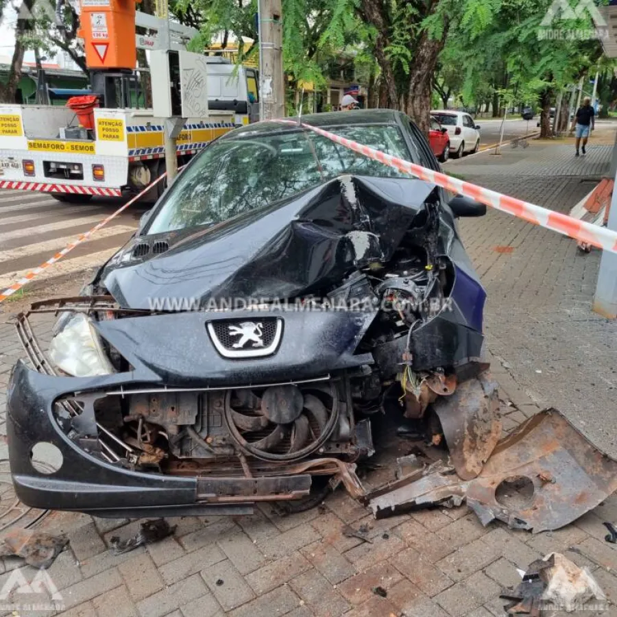 Motorista que sofreu acidente na Avenida Laguna está em coma na UTI