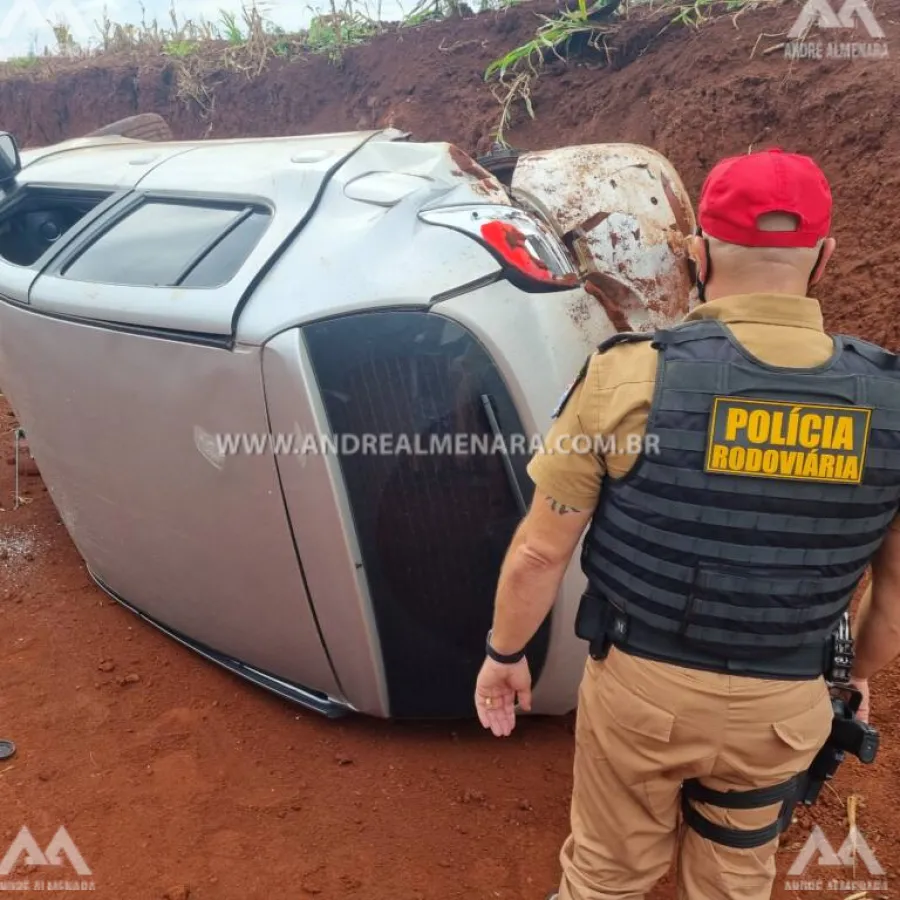 Motorista abandona veículo carregado de maconha após capotar na 323