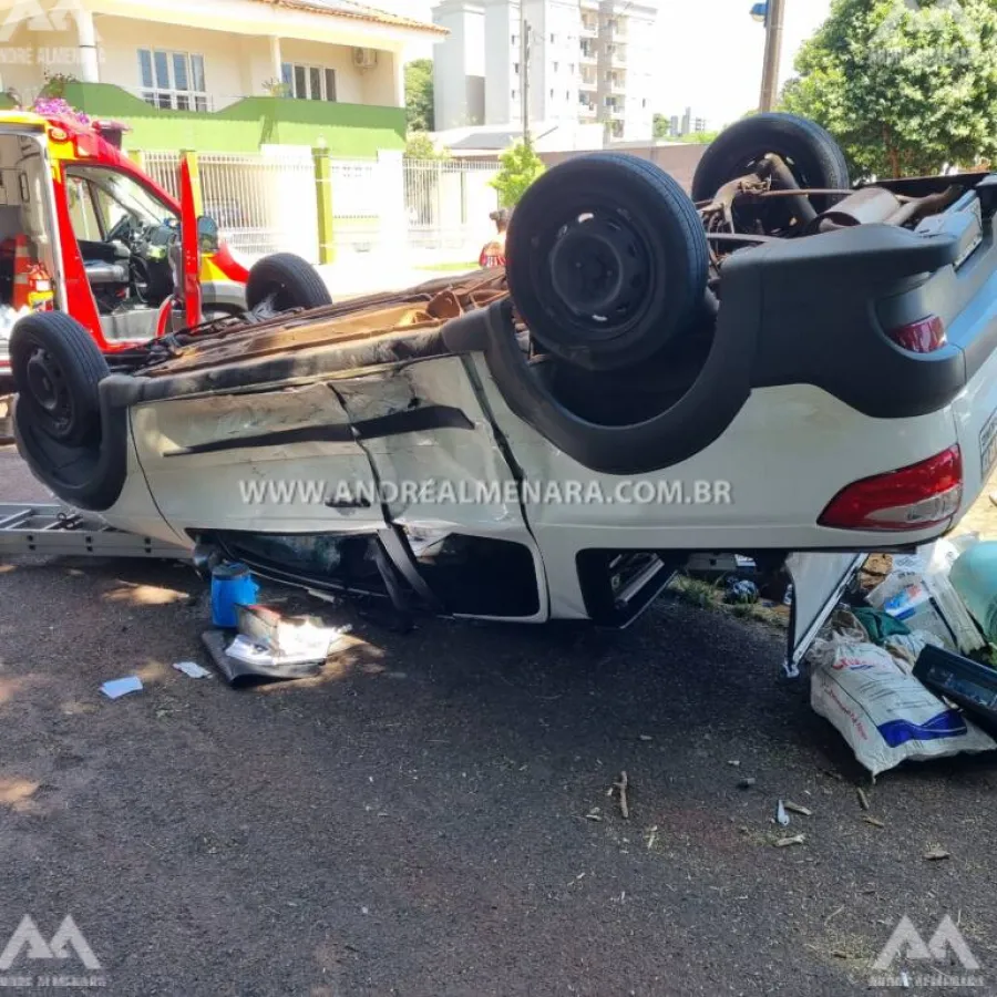 Carro causa acidente seguido de capotamento após invadir preferencial