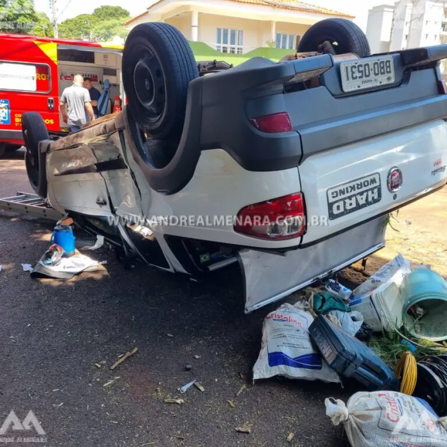 Carro causa acidente seguido de capotamento após invadir preferencial