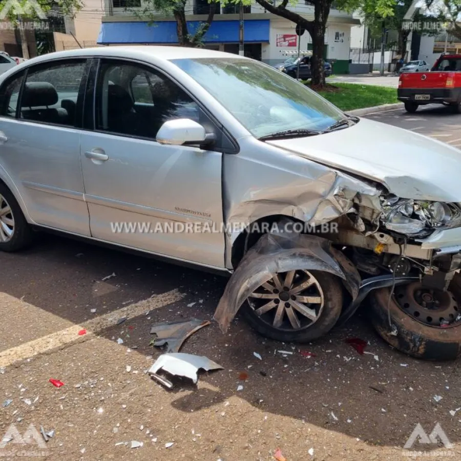 Mulher bate em automóvel parado na Avenida Laguna em Maringá