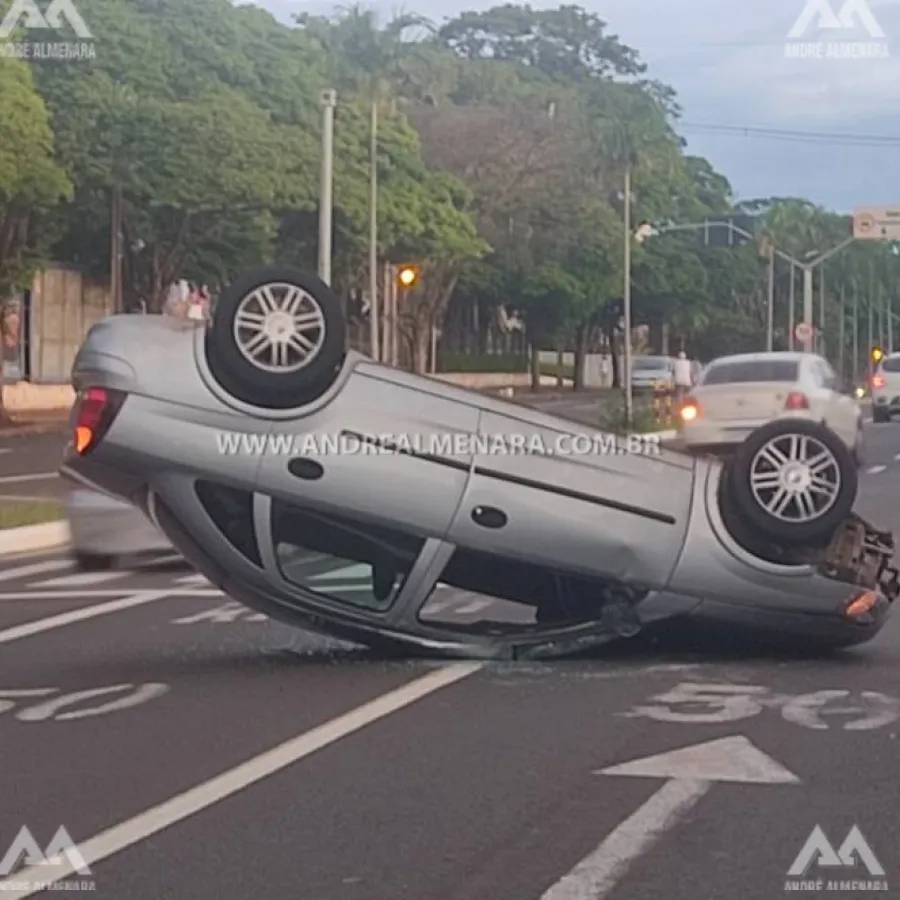 Motorista perde controle de veículo e capota na Avenida Kakogawa