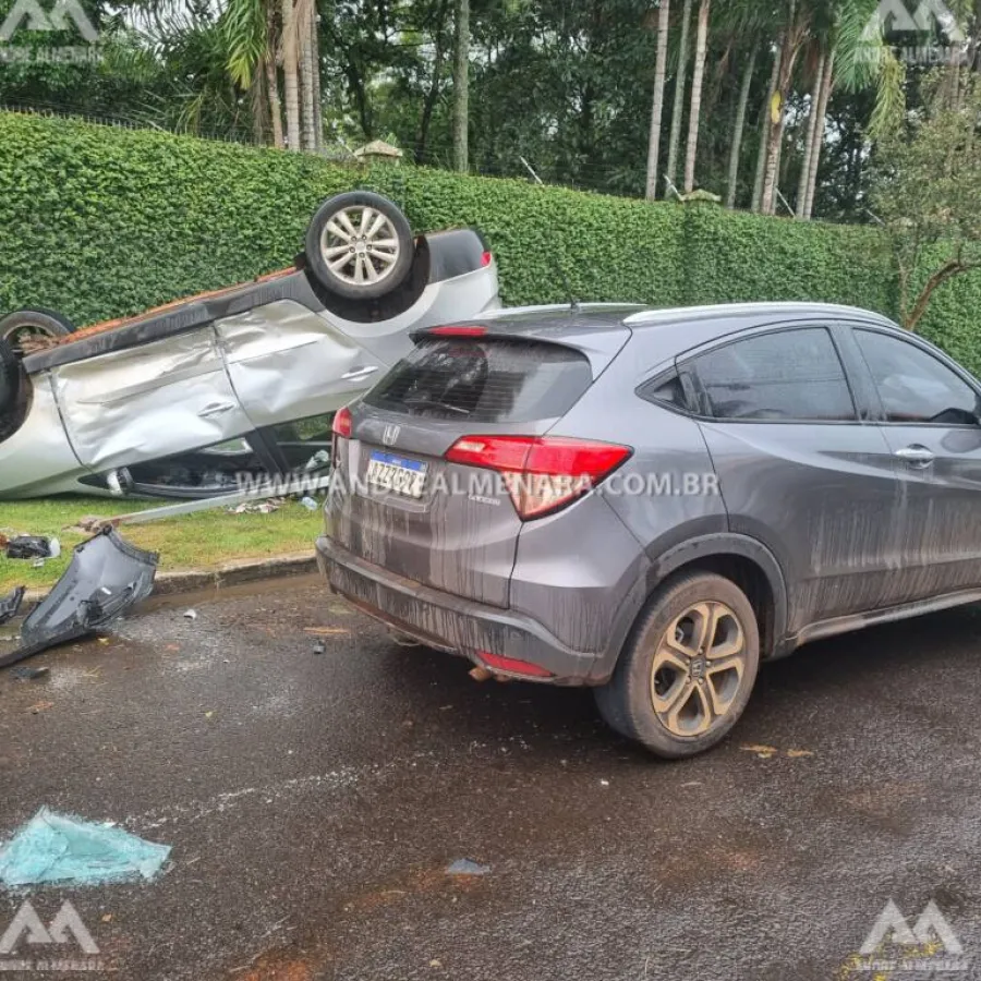 Mãe e filha ficam feridas após capotarem automóvel no Jardim Iguaçu