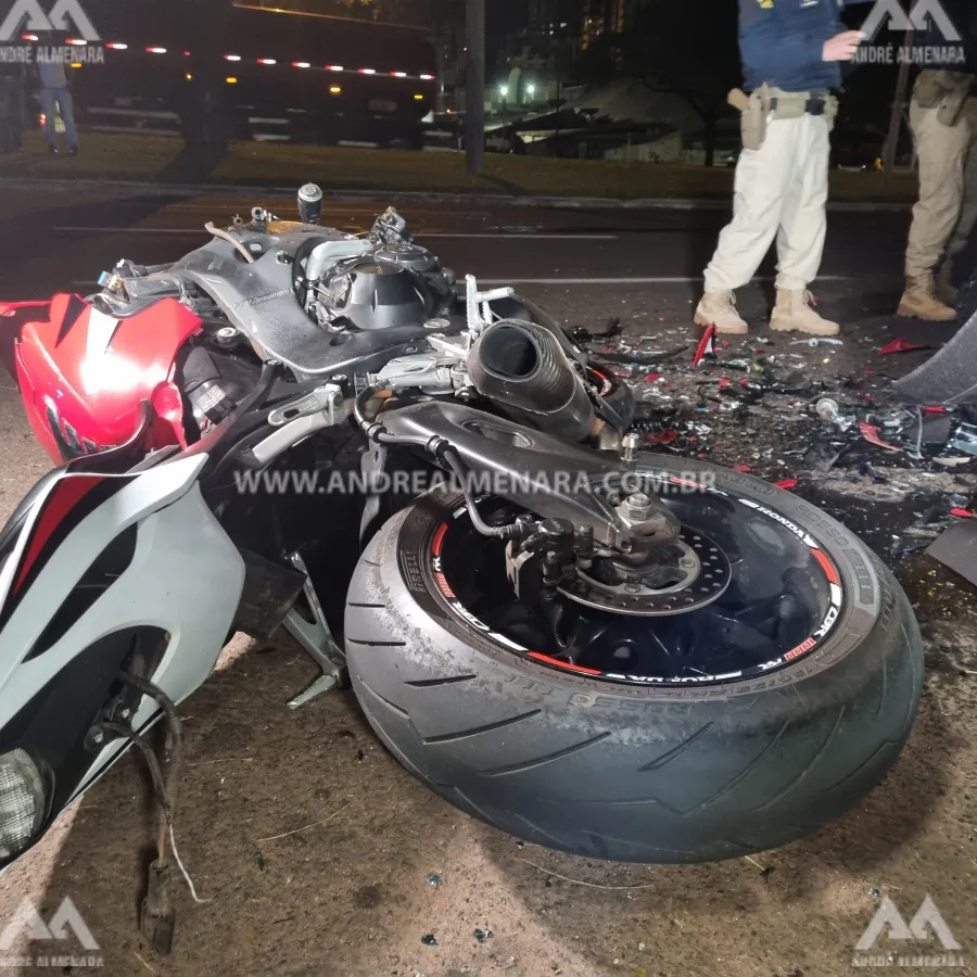 Rapaz de 38 anos é entubado ao sofrer acidente gravíssimo com sua motocicleta na Avenida Colombo.
