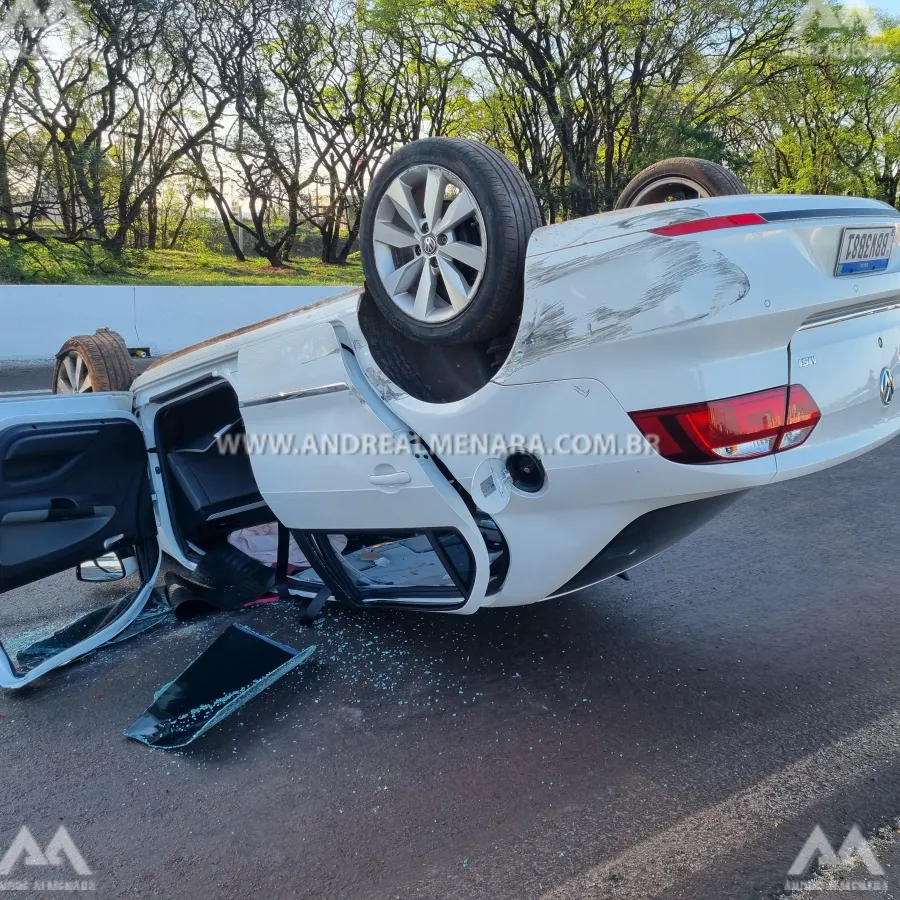 Duas pessoas ficam feridas após capotarem automóvel em Maringá