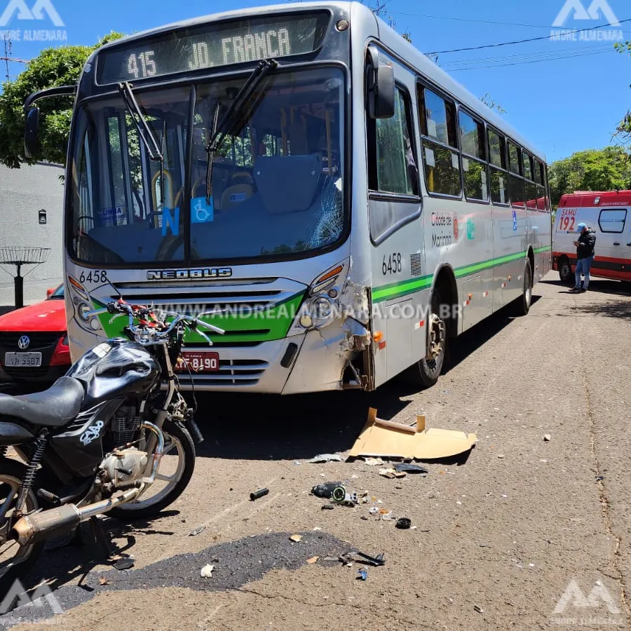 Motociclista sofre ferimentos graves após colidir contra ônibus da TCCC