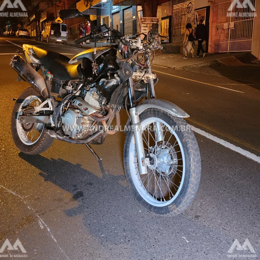 Jovem motociclista morre ao bater contra caçamba de lixo na zona 7 em Maringá