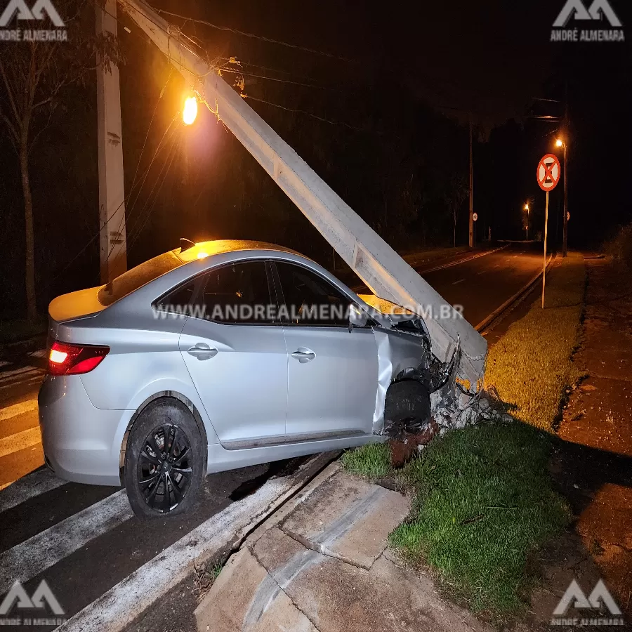 Jovem de 19 anos sofre acidente ao colidir contra poste em Maringá