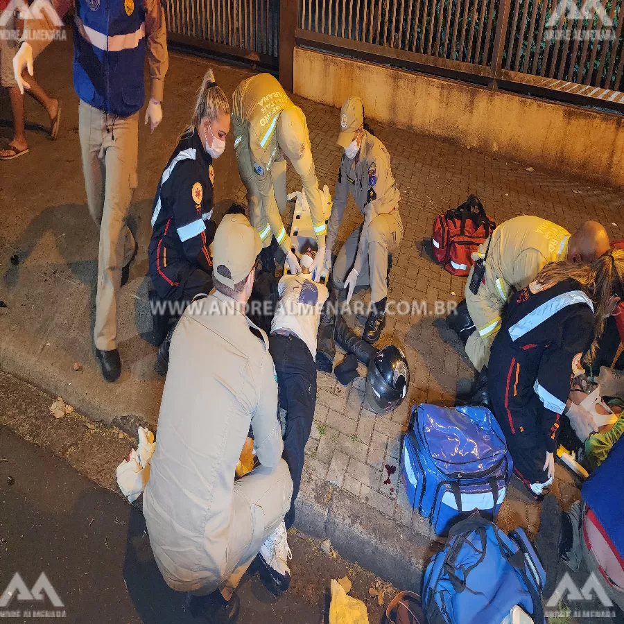 Casal fica ferido ao bater motocicleta contra poste na Rua Fernão Dias em Maringá