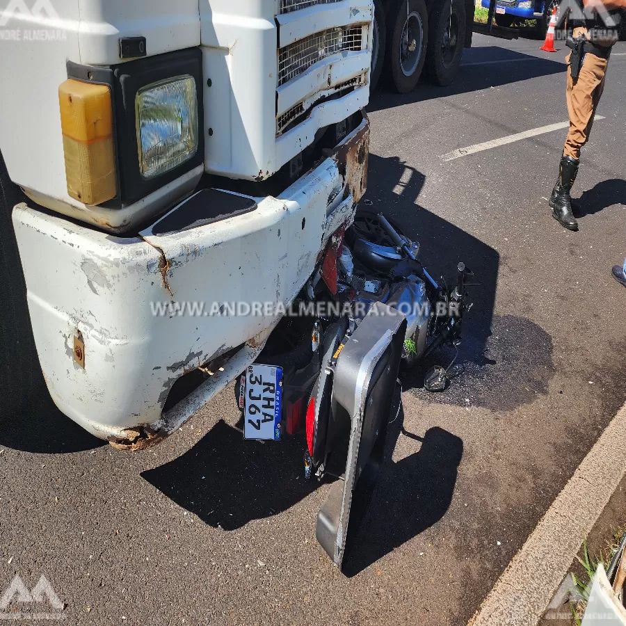 Motoboy sofre ferimentos graves ao se envolver em acidente com carreta na rodovia 317 em Maringá