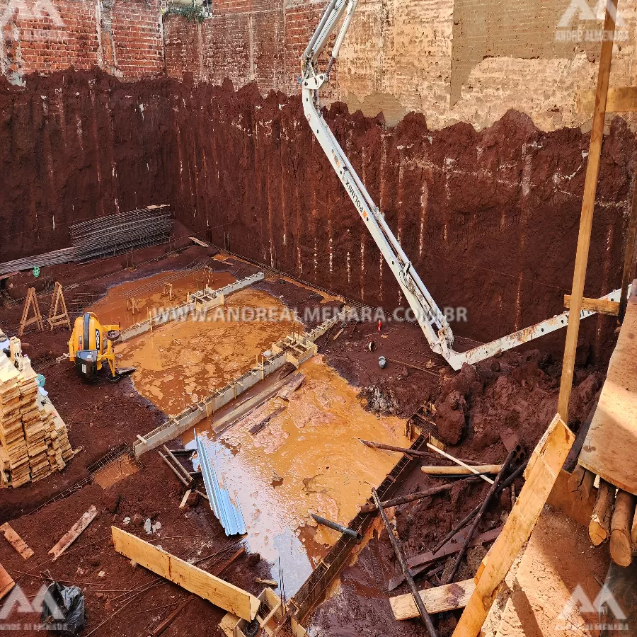 Trabalhador fica soterrado após desmoronamento de terra em obra