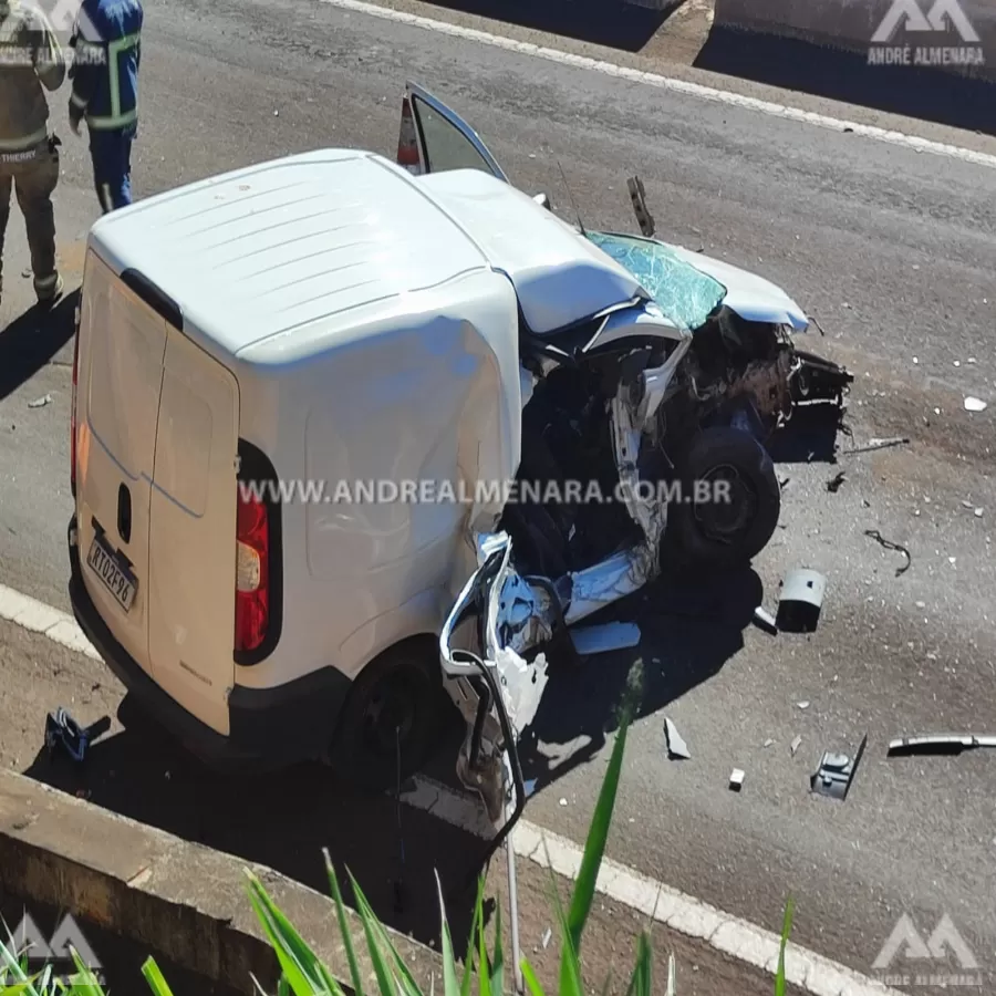 Motorista é resgatado pelos bombeiros após sofrer acidente no Contorno Norte