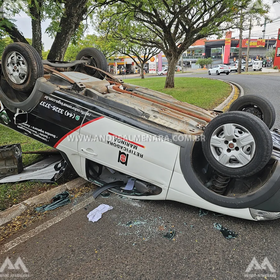 Idoso provoca capotamento na Avenida Nildo Ribeiro da Rocha em Maringá