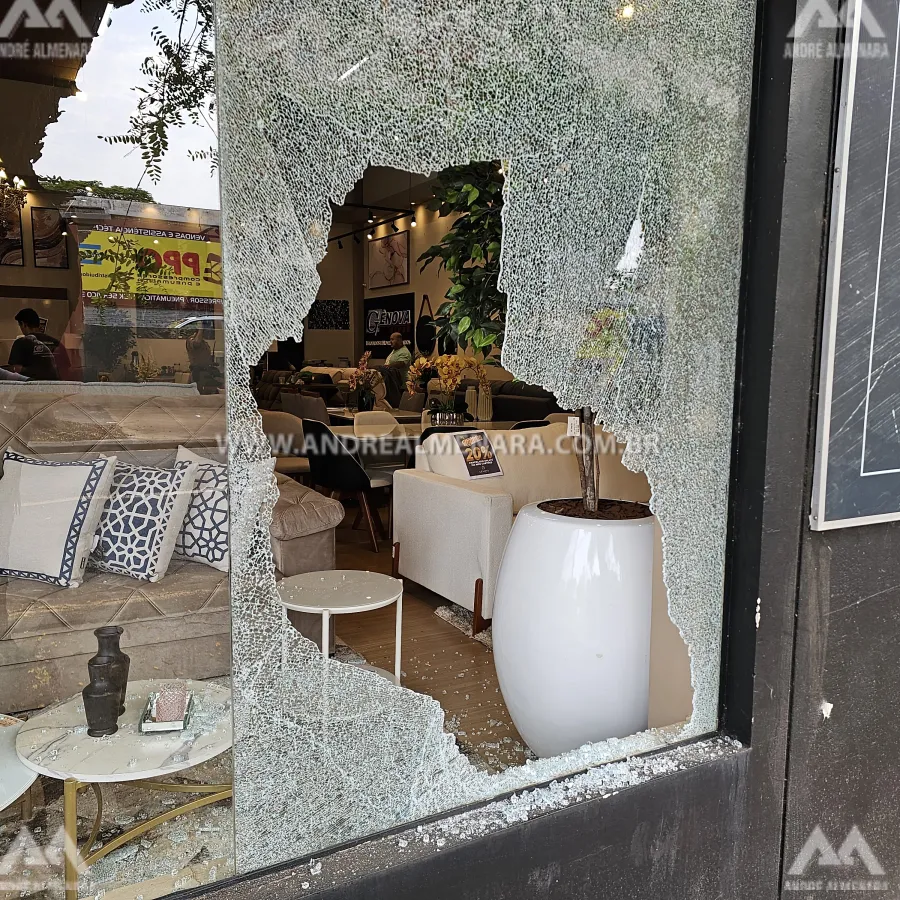 Ladrão quebra vidraça e invade loja de móveis em Maringá