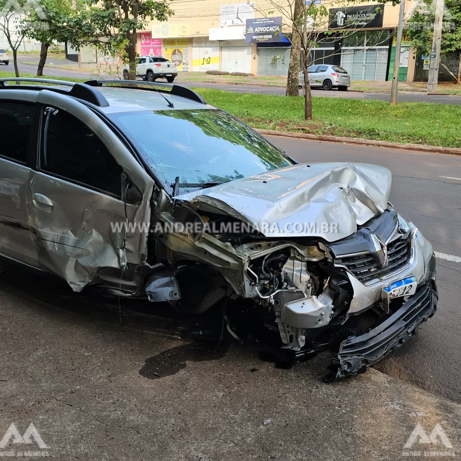 Uma jovem de 19 anos fica ferida ao sofrer acidente envolvendo três carros em Maringá