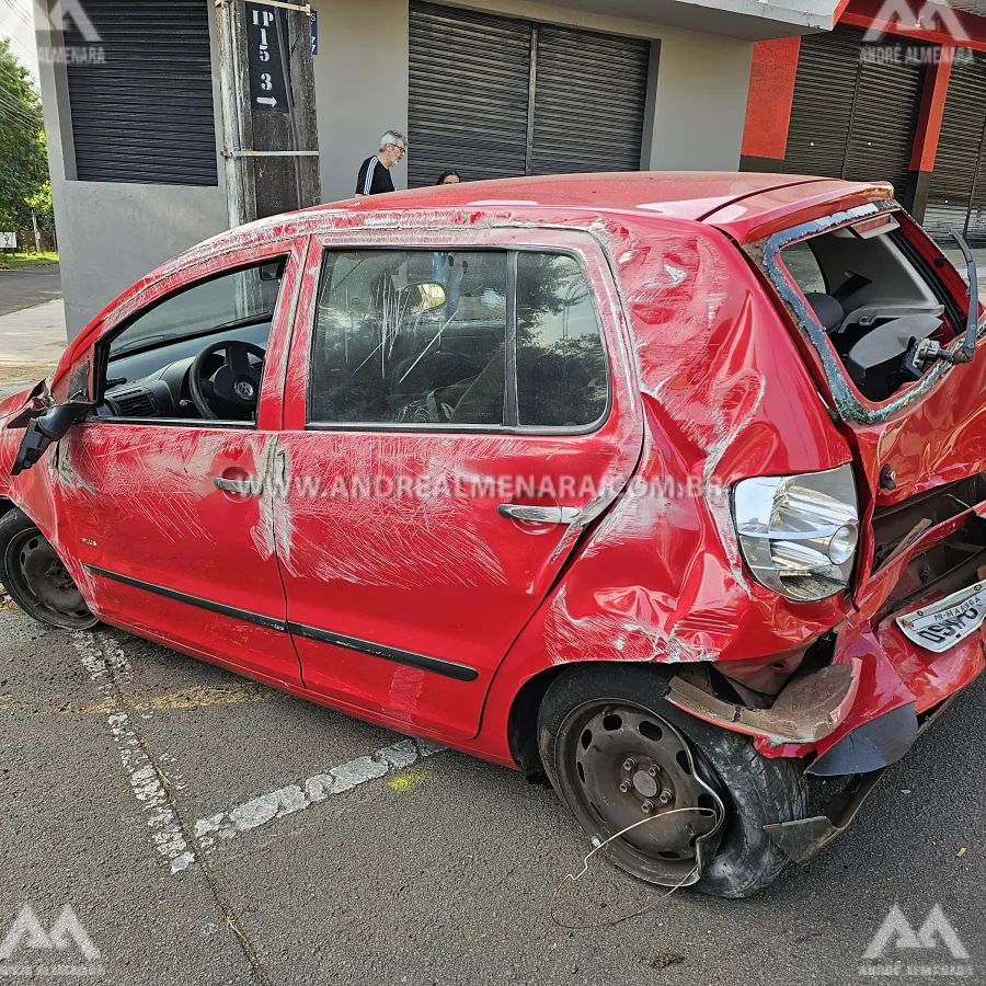 Uma jovem de 19 anos fica ferida ao sofrer acidente envolvendo três carros em Maringá