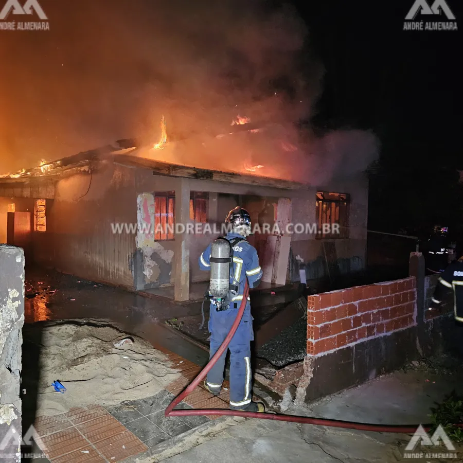 Incêndio criminoso destrói casa de madeira na Vila Santa Izabel