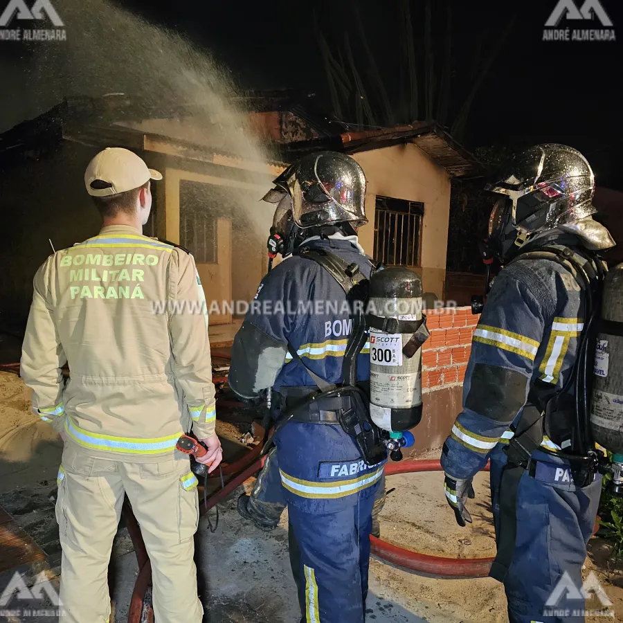 Incêndio criminoso destrói casa de madeira na Vila Santa Izabel