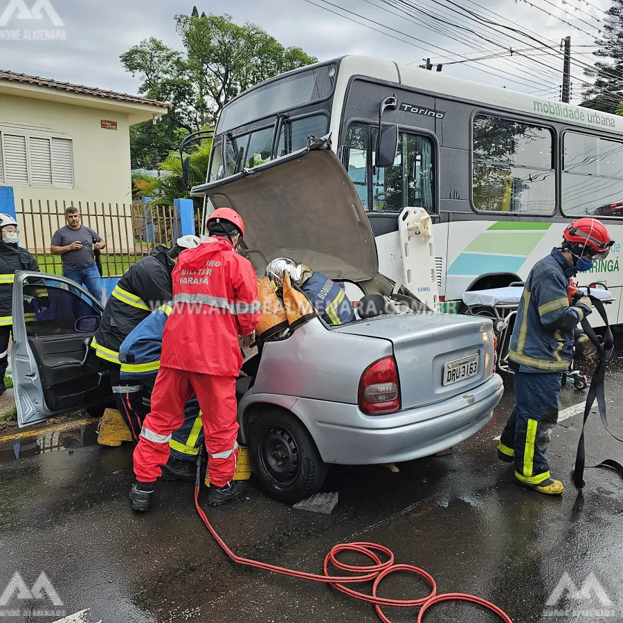 Motorista de automóvel fica ferido ao invadir preferencial de ônibus da TCCC