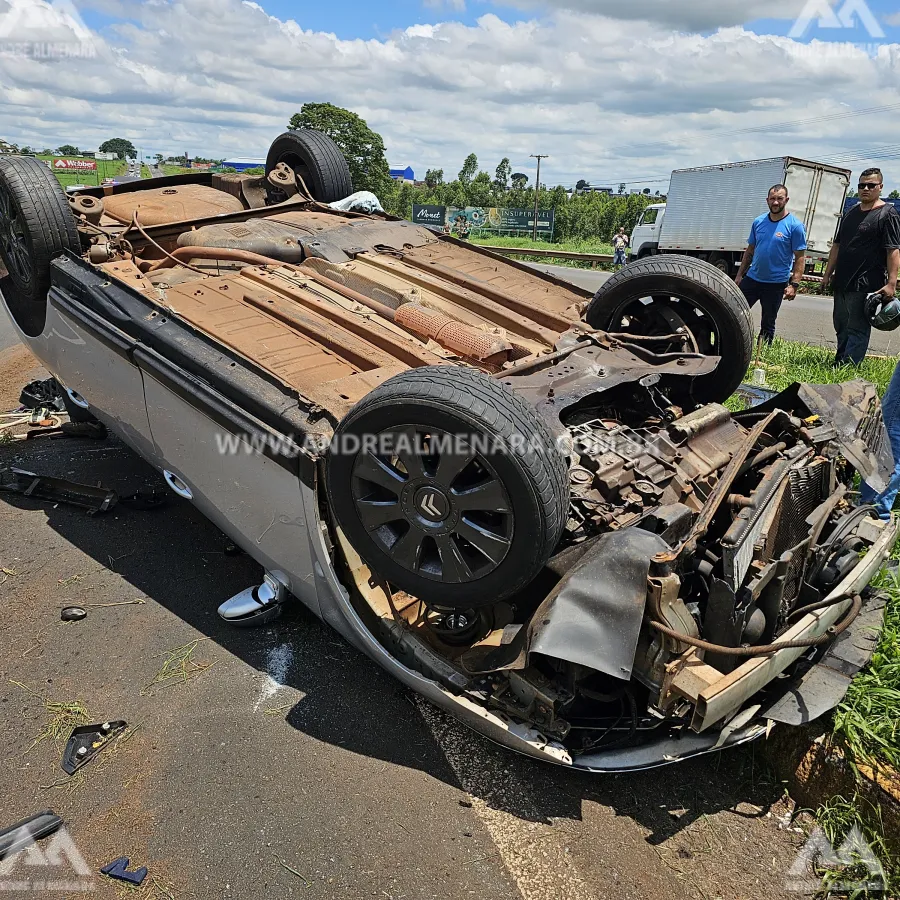 Motorista fica gravemente ferido ao capotar carro na rodovia BR-376 