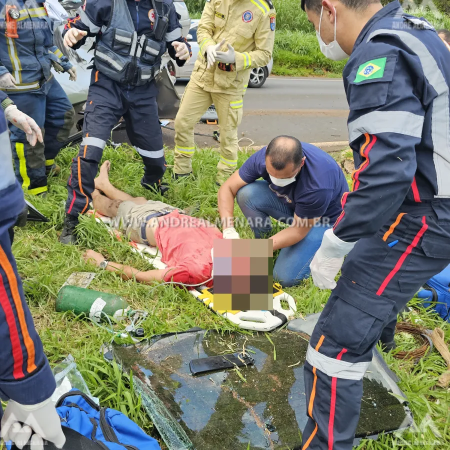 Motorista fica gravemente ferido ao capotar carro na rodovia BR-376 