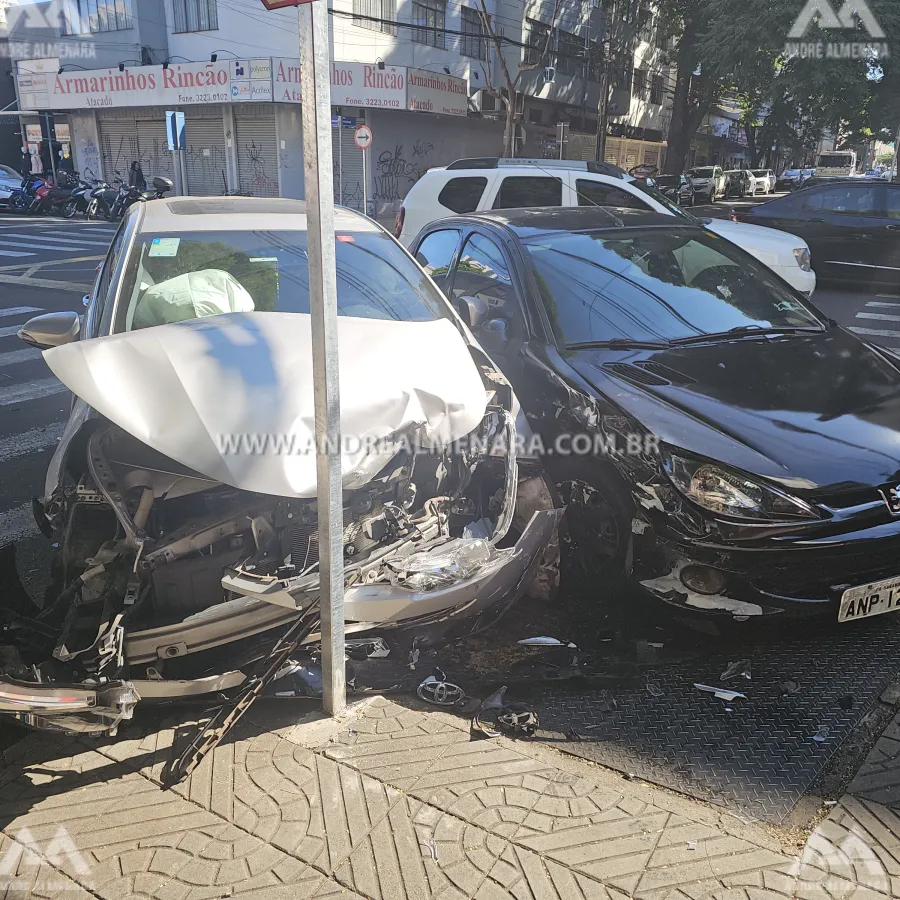 Motorista invade preferencial e causa acidente no centro de Maringá
